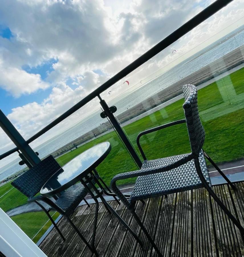 Sea View Apartment At The Beach! Llanelli Zewnętrze zdjęcie